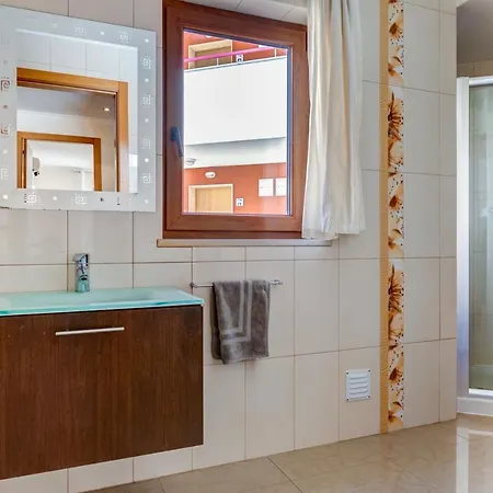 Two Bedroom With Rooftop Pool In Alvor