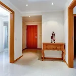 Two Bedroom With Rooftop Pool In דירה אלבור
