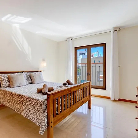 Two Bedroom With Rooftop Pool In Appartement Alvor