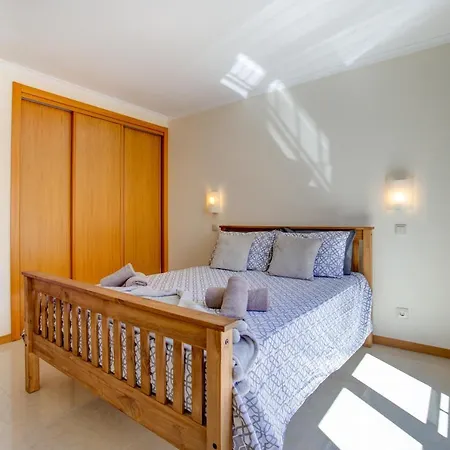 Two Bedroom With Rooftop Pool In *