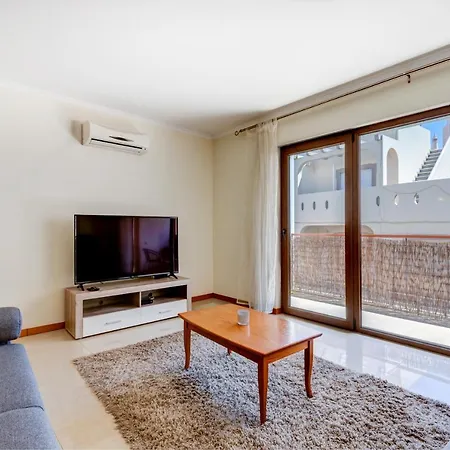 Two Bedroom With Rooftop Pool In דירה *