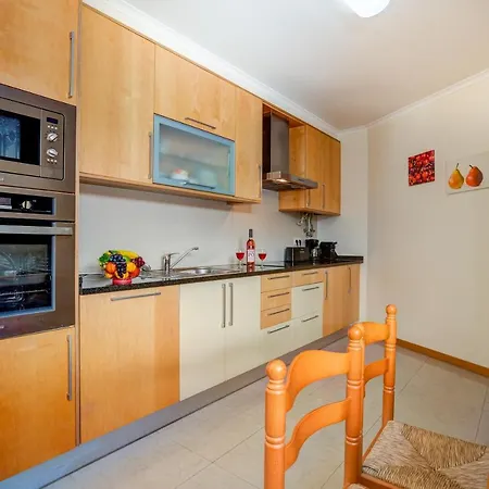 Two Bedroom With Rooftop Pool In דירה
