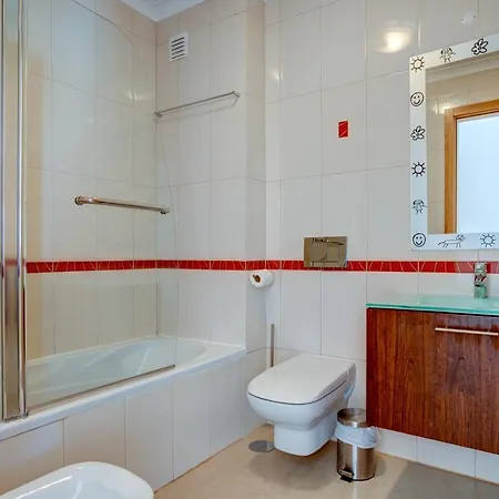 Two Bedroom With Rooftop Pool In Alvor