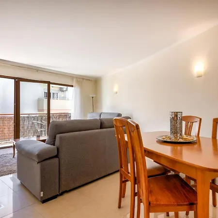 דירה Two Bedroom With Rooftop Pool In