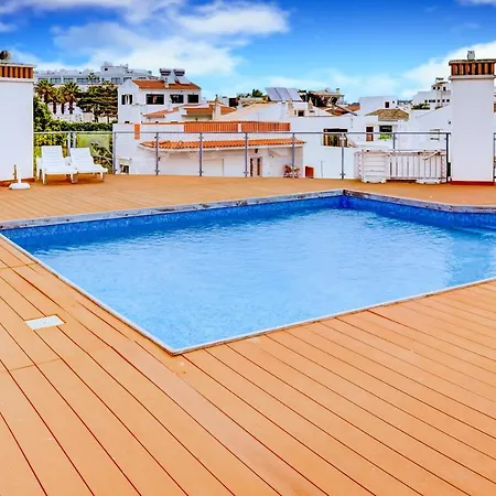 Two Bedroom With Rooftop Pool In דירה