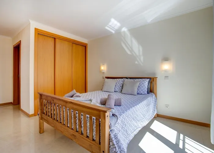 Two Bedroom With Rooftop Pool In *