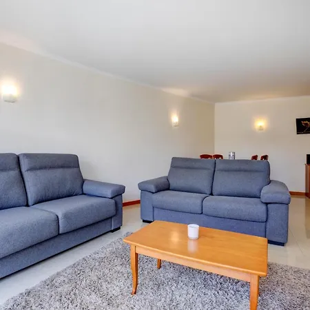 Apartmán Two Bedroom With Rooftop Pool In *